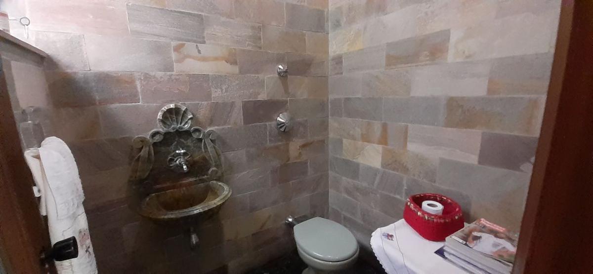 Casa Comercial, Sagrada Família, 3 Quartos, 1 Vaga, 1 Suíte