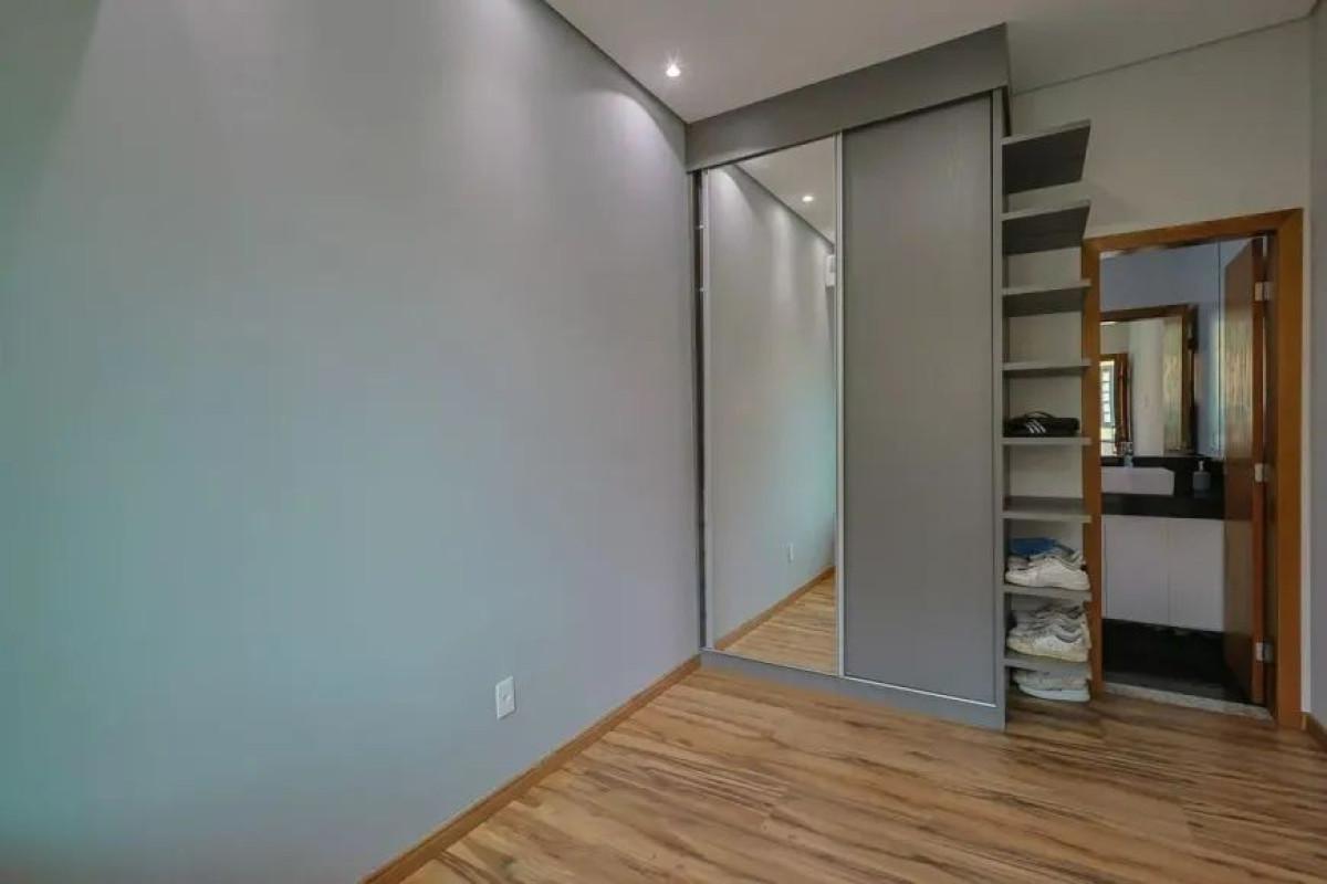 Casa, Castelo, 4 Quartos, 3 Vagas, 4 Suítes