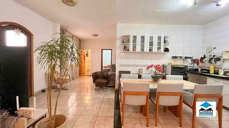 Casa, Buritis, 5 Quartos, 4 Vagas, 1 Suíte