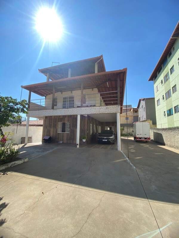 Casa, Jardim Riacho das Pedras, 4 Quartos, 10 Vagas, 2 Suítes
