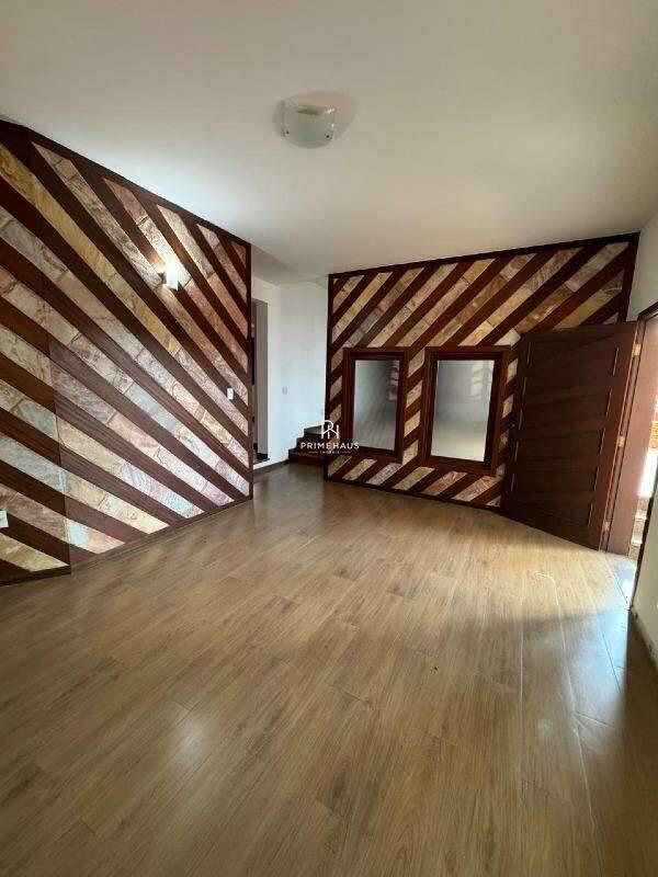 Casa, Castelo, 5 Quartos, 14 Vagas, 1 Suíte