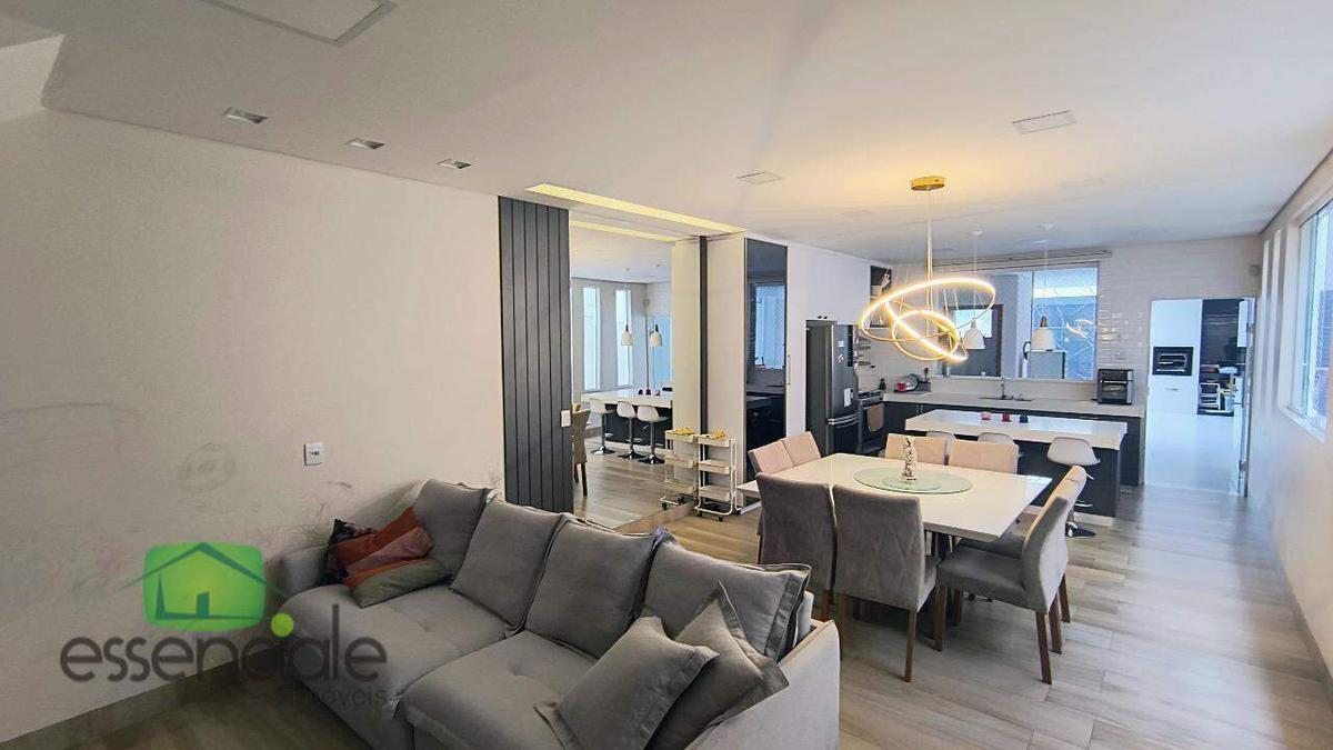 Casa, Europa, 3 Quartos, 4 Vagas, 1 Suíte