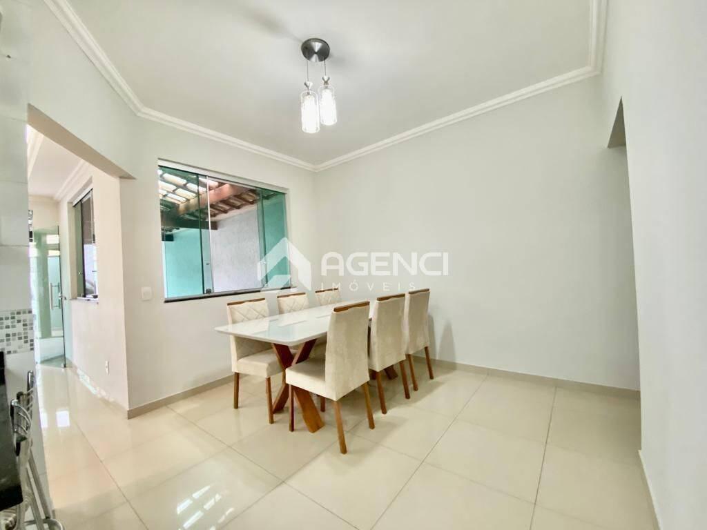 Casa, Cabral, 3 Quartos, 0 Vaga, 1 Suíte