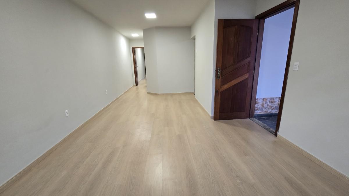 Casa, Castelo, 4 Quartos, 2 Vagas, 1 Suíte