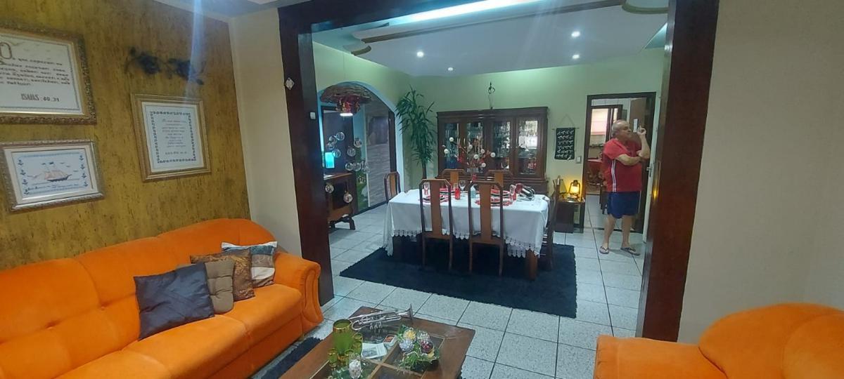 Casa, Petropolis, 3 Quartos, 2 Vagas, 1 Suíte