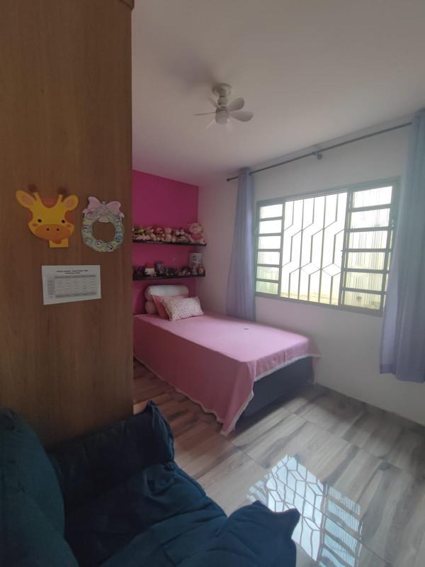 Casa, Industrial, 3 Quartos, 2 Vagas, 1 Suíte