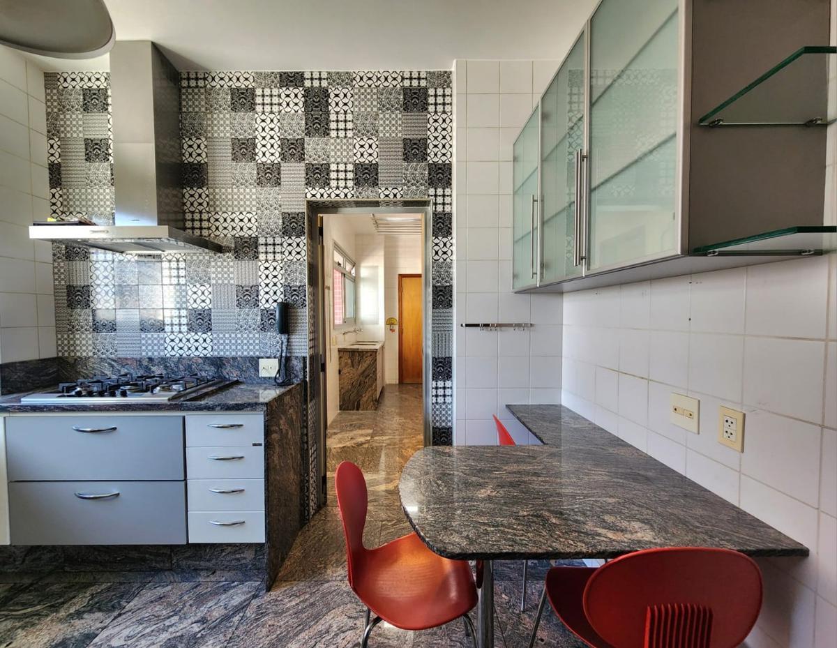 Apartamento, Funcionários, 4 Quartos, 3 Vagas, 2 Suítes