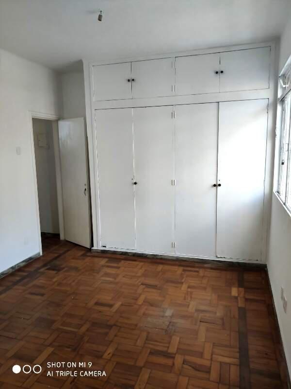 Casa Comercial, Funcionários, 0 Quarto, 0 Vaga