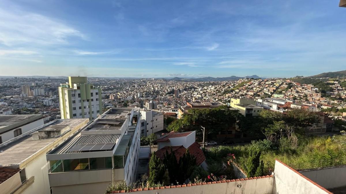 Casa Comercial, São Lucas, 5 Quartos, 4 Vagas, 1 Suíte