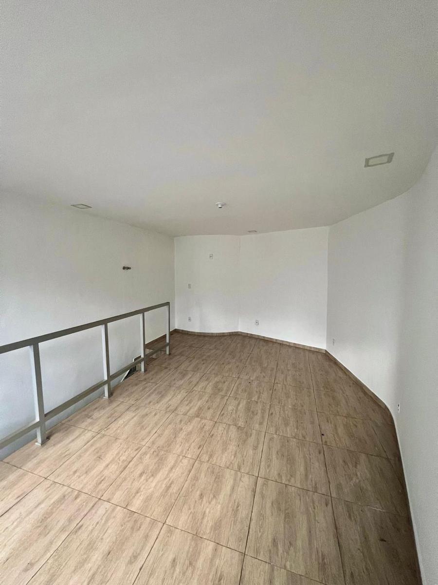 Sala, Centro, 2 Quartos, 0 Vaga, 1 Suíte