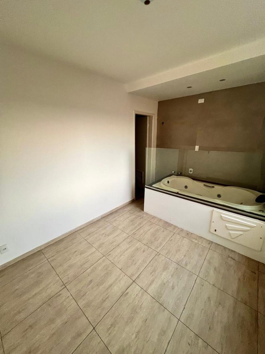 Sala, Centro, 2 Quartos, 0 Vaga, 1 Suíte