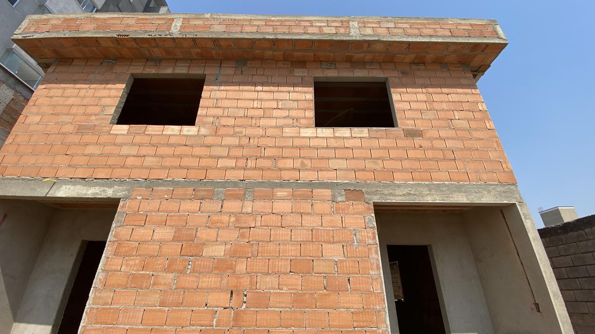 Casa, Cabral, 3 Quartos, 2 Vagas, 1 Suíte