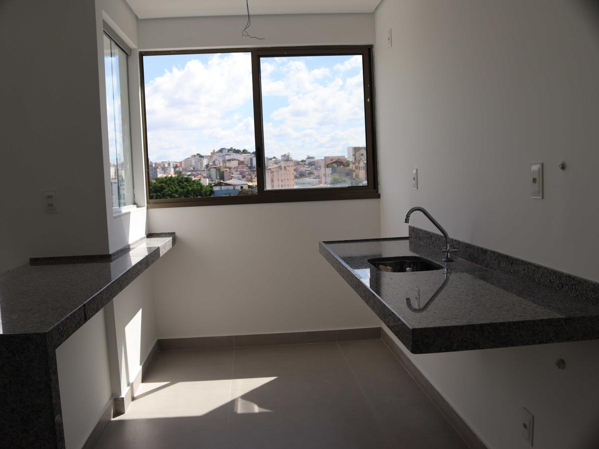 Apartamento, Sagrada Família, 2 Quartos, 2 Vagas, 1 Suíte