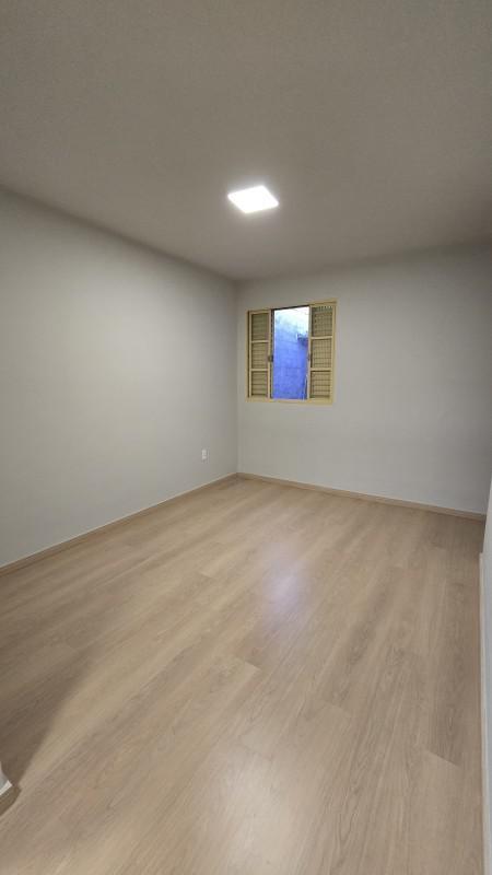 Casa, Castelo, 4 Quartos, 2 Vagas, 1 Suíte