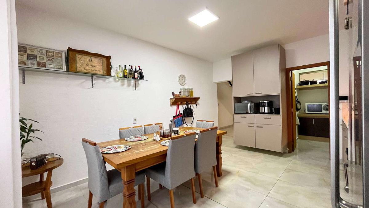 Casa, Castelo, 5 Quartos, 3 Vagas, 1 Suíte
