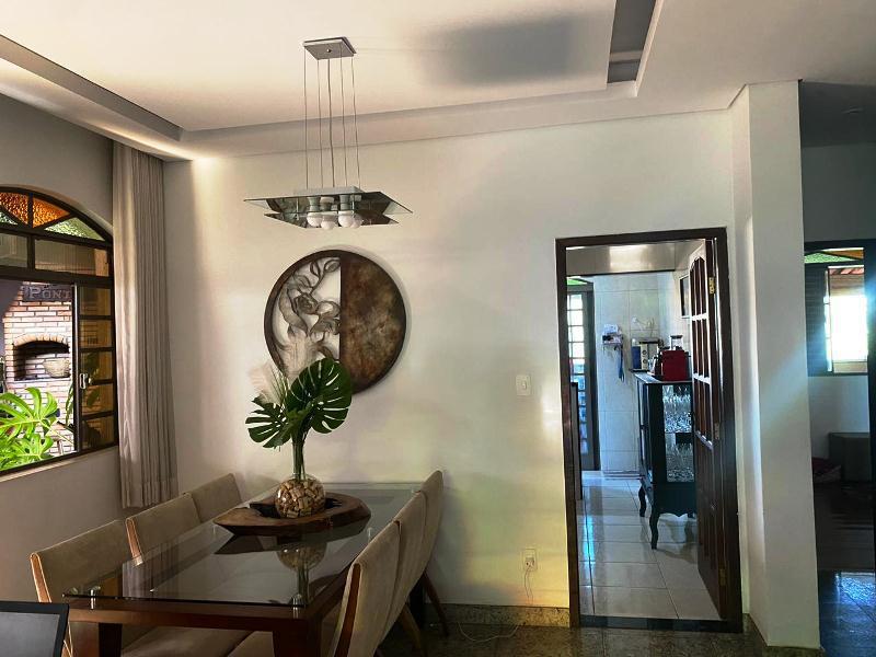 Casa, João Pinheiro, 3 Quartos, 5 Vagas, 1 Suíte