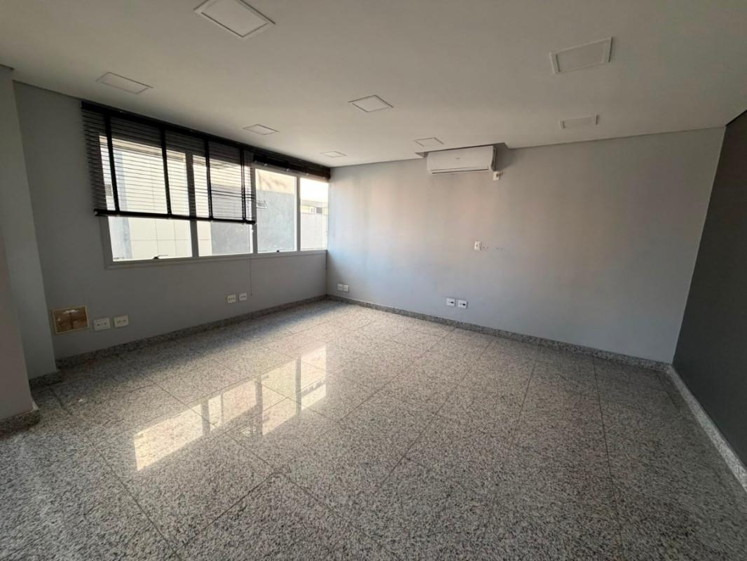 Sala, Barro Preto, 0 Quarto, 2 Vagas