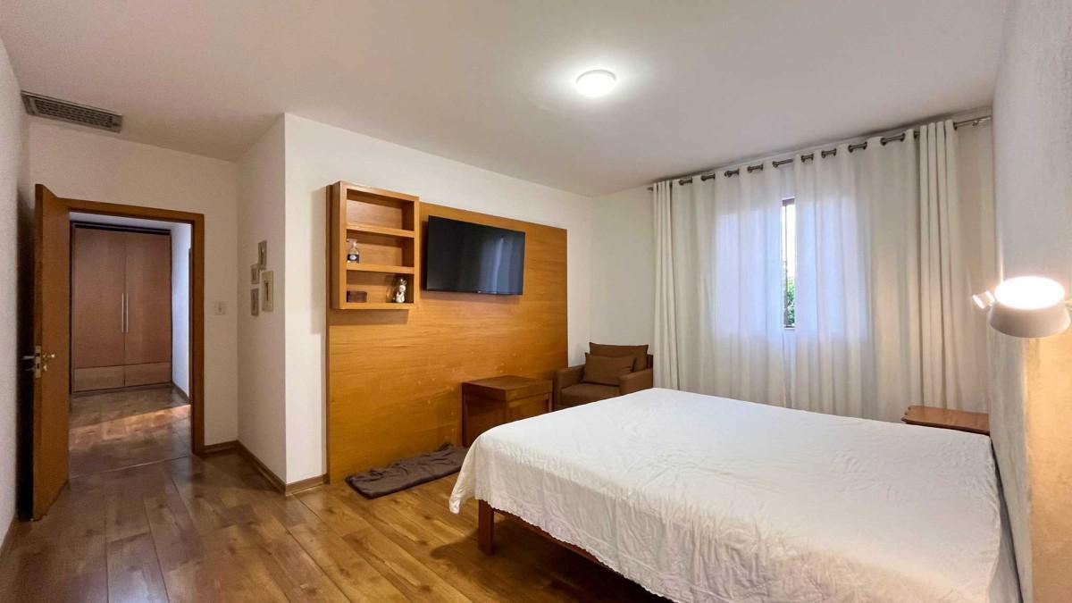 Casa, Castelo, 5 Quartos, 3 Vagas, 1 Suíte