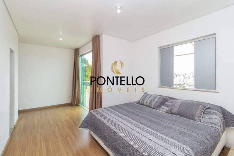 Casa, Estoril, 4 Quartos, 3 Vagas, 4 Suítes