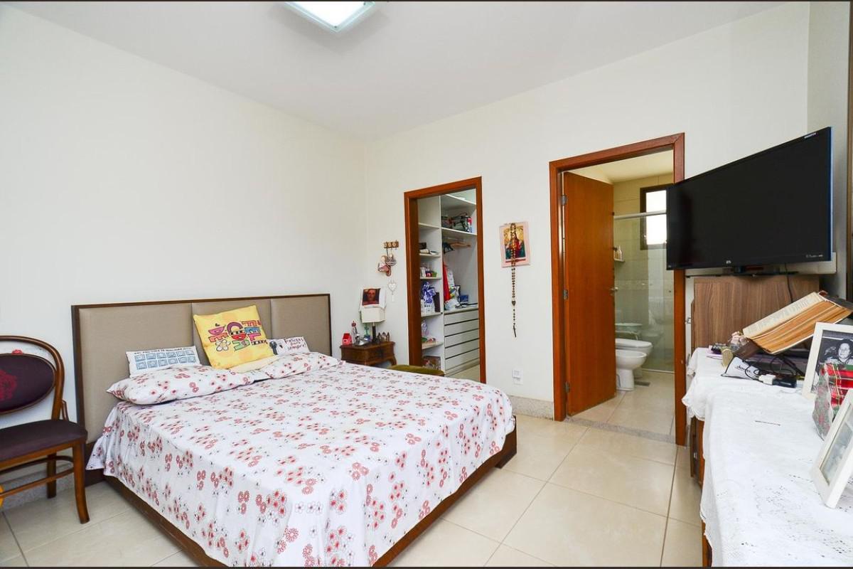 Casa, Comiteco, 4 Quartos, 10 Vagas, 4 Suítes