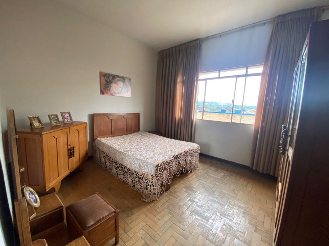 Casa, Centro, 5 Quartos, 2 Vagas