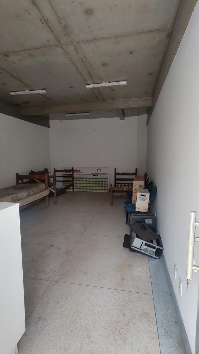 Prédio, Jardim Pirineus, 0 Quarto, 0 Vaga