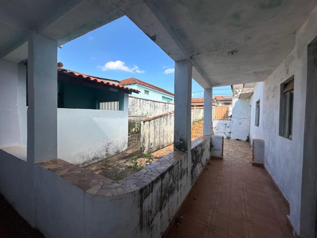 Casa, Centro, 4 Quartos, 0 Vaga