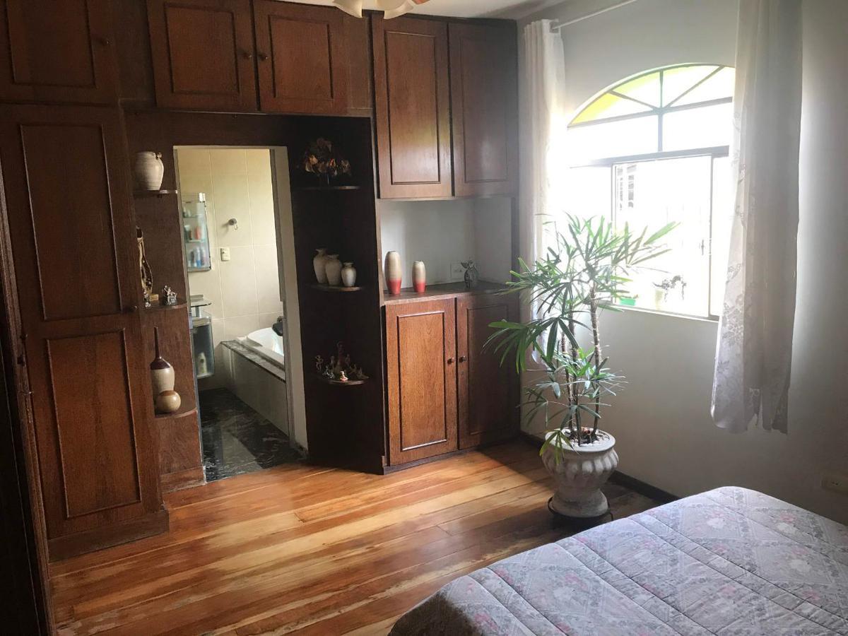 Casa, Arvoredo, 3 Quartos, 6 Vagas, 1 Suíte