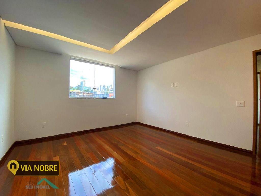 Casa, Estoril, 3 Quartos, 4 Vagas, 1 Suíte