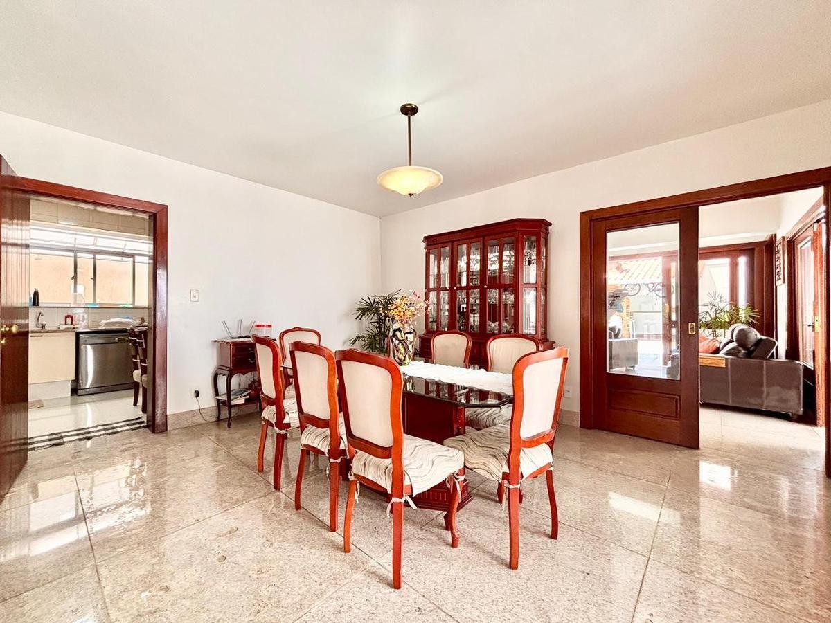 Casa, Castelo, 5 Quartos, 6 Vagas, 2 Suítes