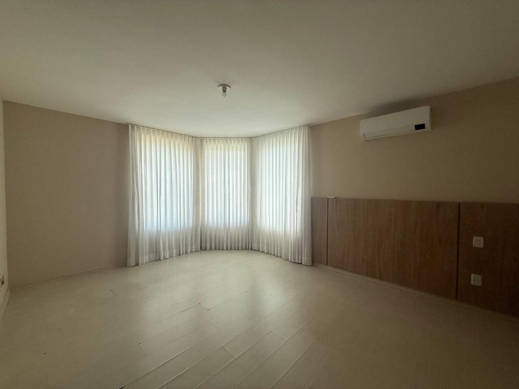 Casa, Castelo, 4 Quartos, 3 Vagas, 1 Suíte