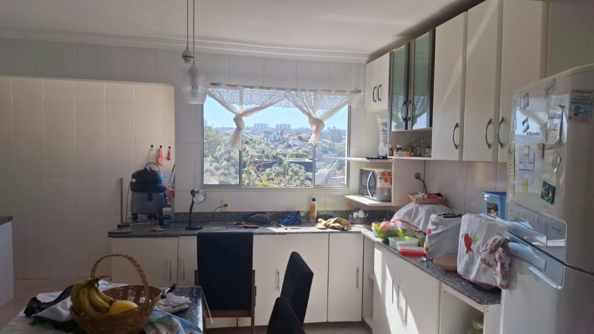 Casa, Palmeiras, 12 Quartos, 2 Vagas, 1 Suíte