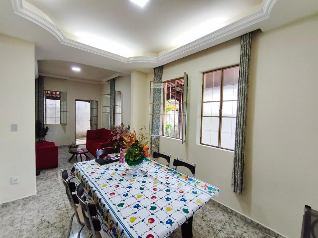 Casa, Jardim Riacho das Pedras, 3 Quartos, 4 Vagas, 1 Suíte