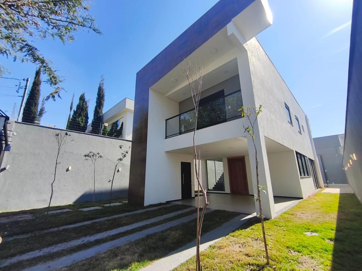 Casa, Trevo, 4 Quartos, 4 Vagas, 3 Suítes