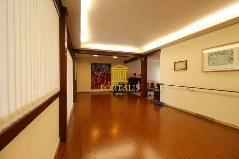 Casa, Serra, 4 Quartos, 5 Vagas, 1 Suíte