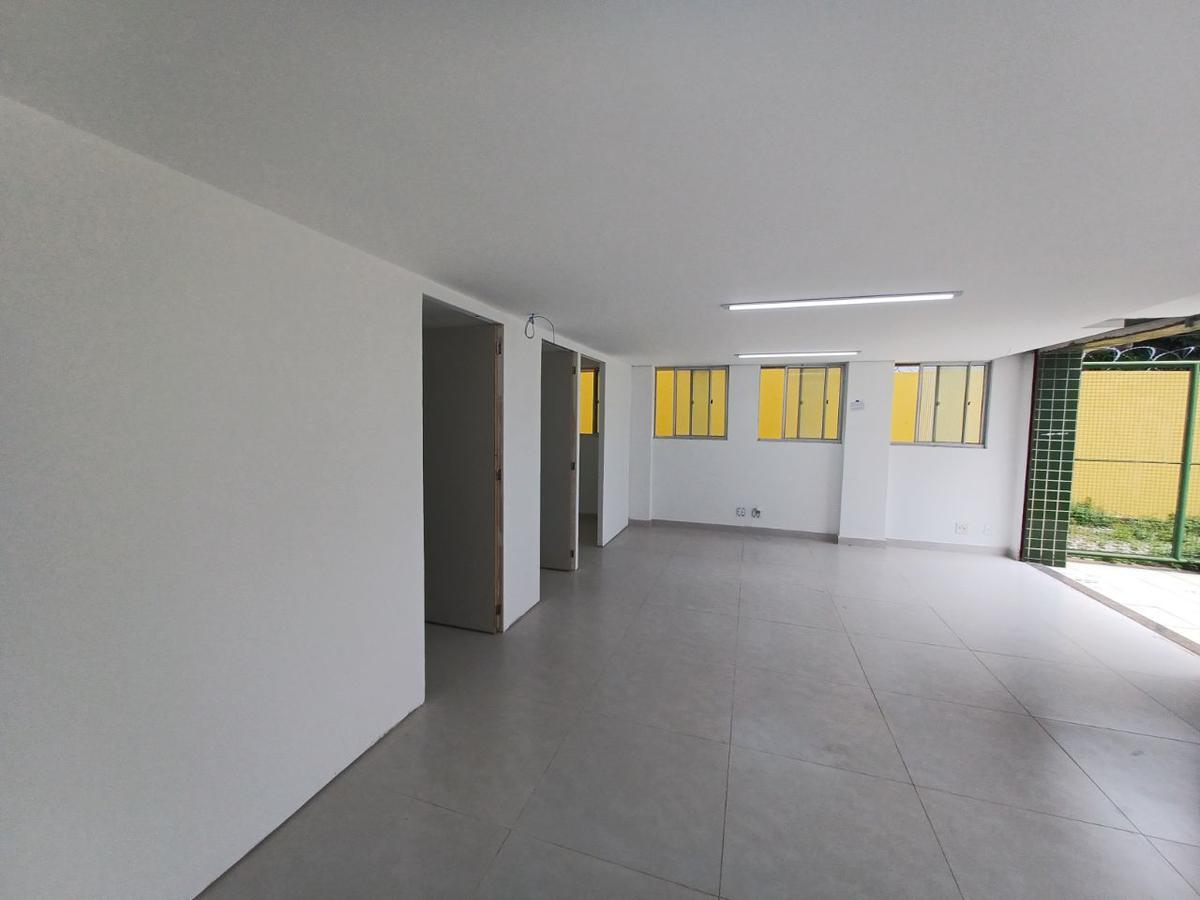Galpão, Santa Cruz, 0 Quarto, 4 Vagas