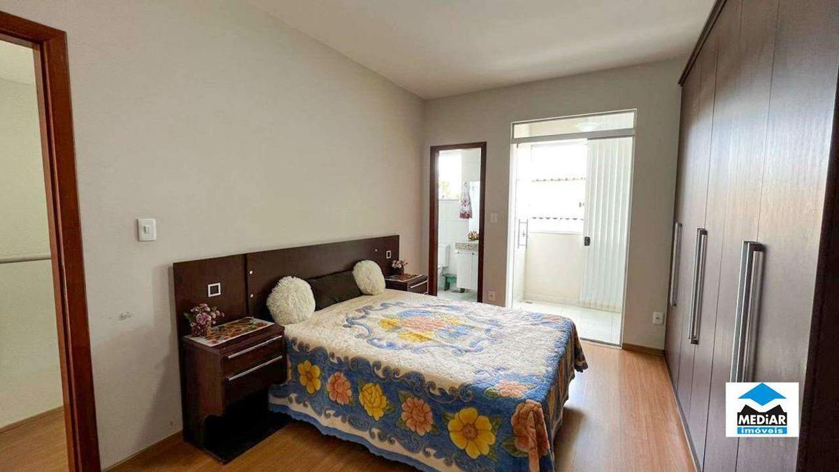 Casa, Santa Efigênia, 3 Quartos, 2 Vagas, 2 Suítes