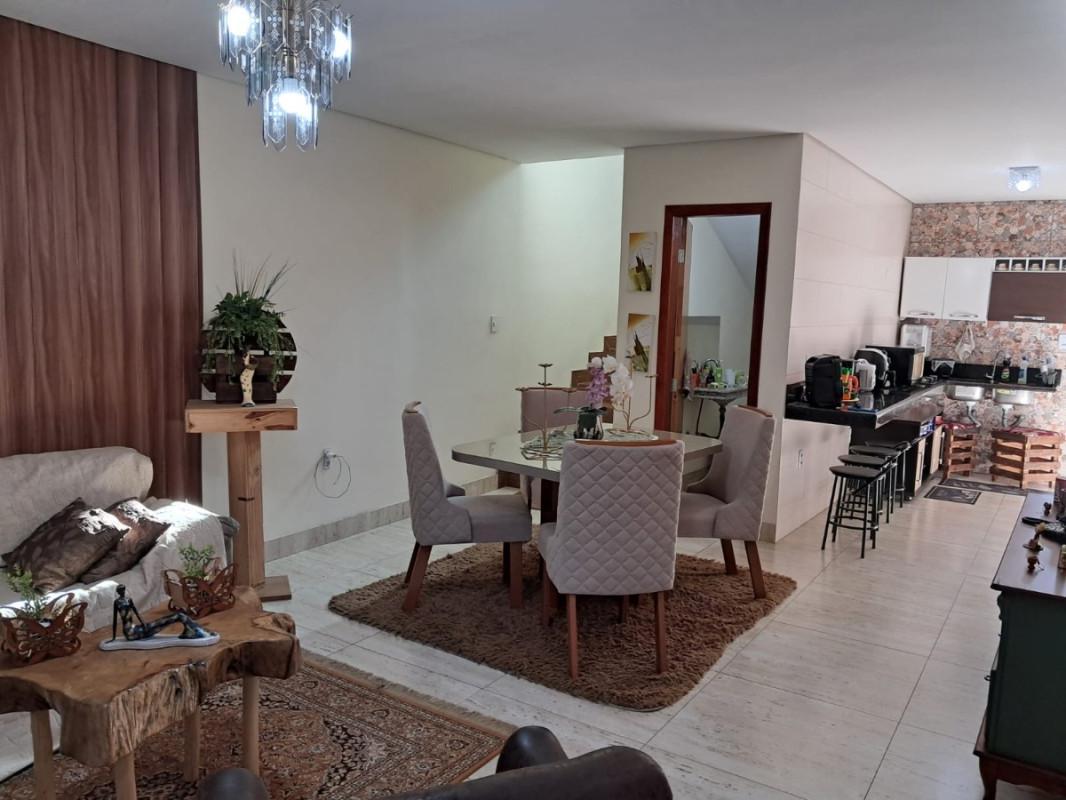 Casa, Colonial, 3 Quartos, 2 Vagas, 2 Suítes