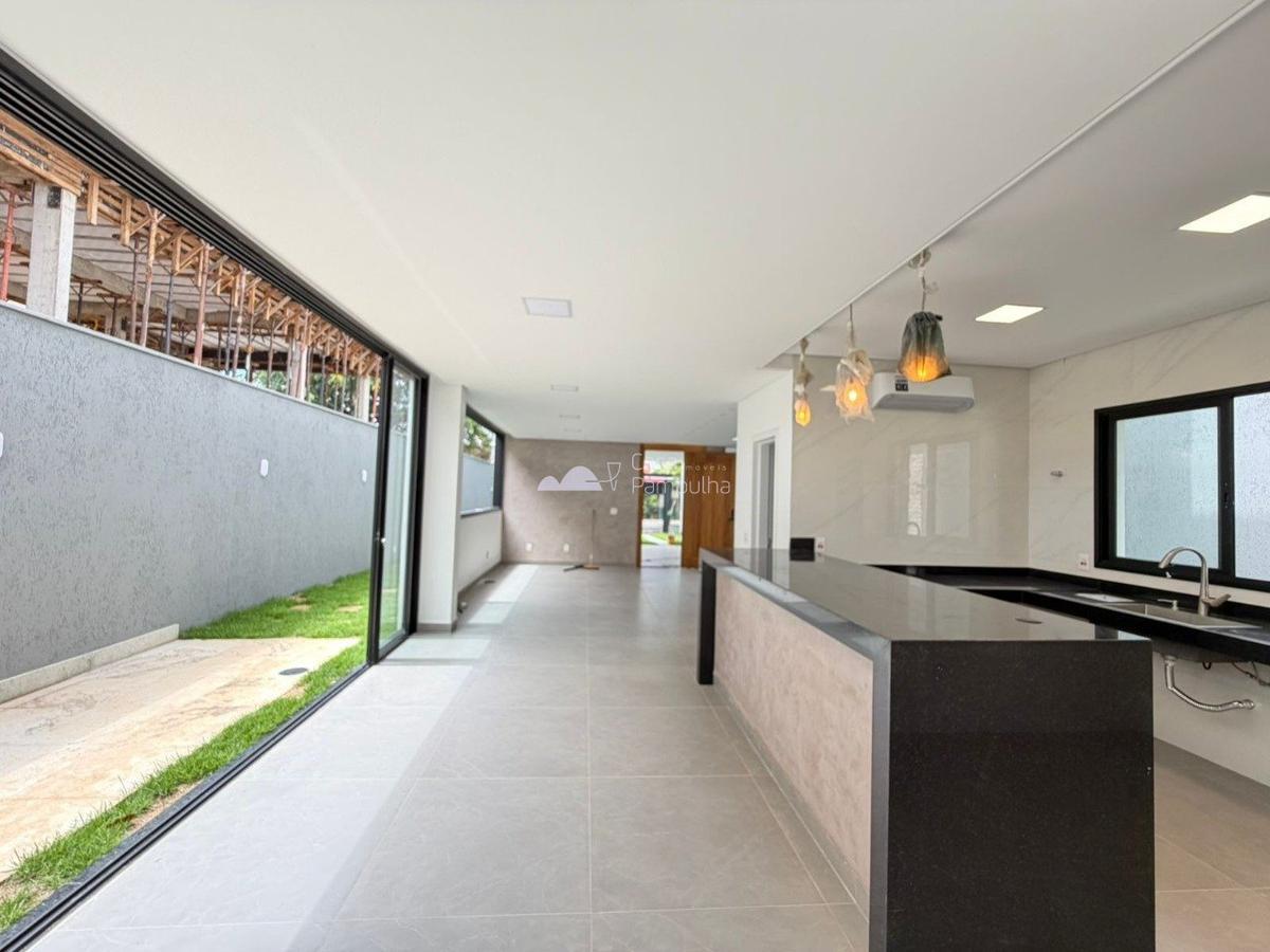 Casa, Trevo, 4 Quartos, 3 Vagas, 3 Suítes