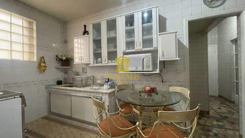 Apartamento, Centro, 4 Quartos, 0 Vaga, 1 Suíte