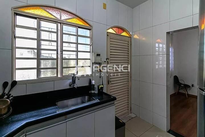 Casa, Camargos, 3 Quartos, 0 Vaga, 1 Suíte