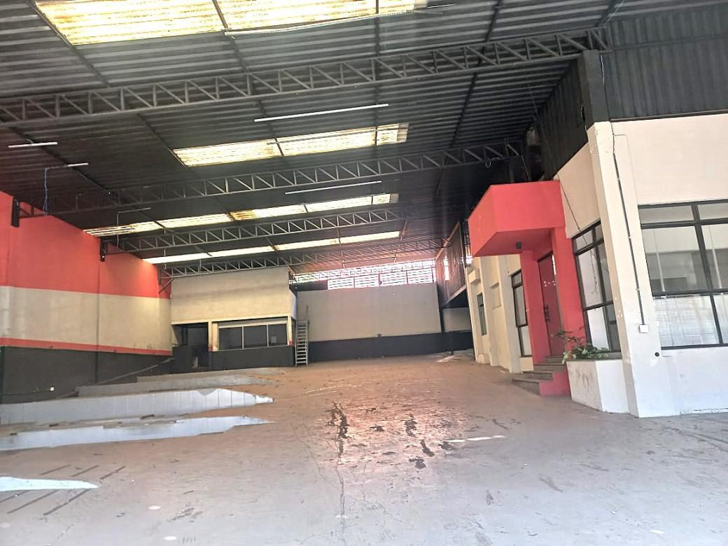 Loja, Carlos Prates, 5 Vagas