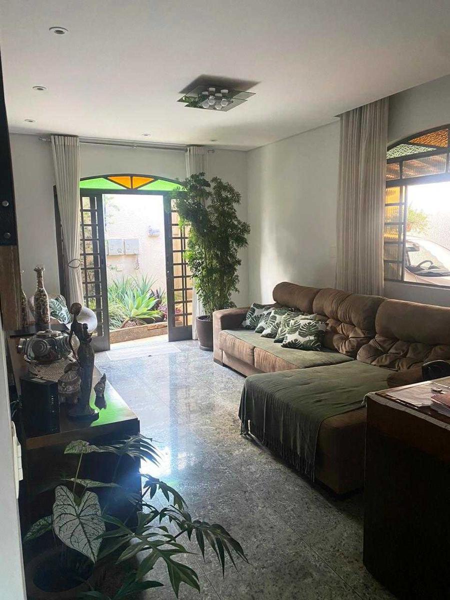 Casa, João Pinheiro, 3 Quartos, 5 Vagas, 1 Suíte