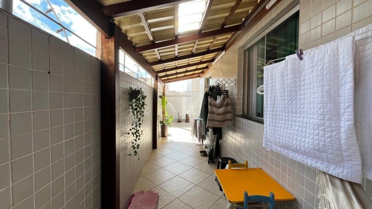 Apartamento, Barreiro, 3 Quartos, 3 Vagas, 1 Suíte