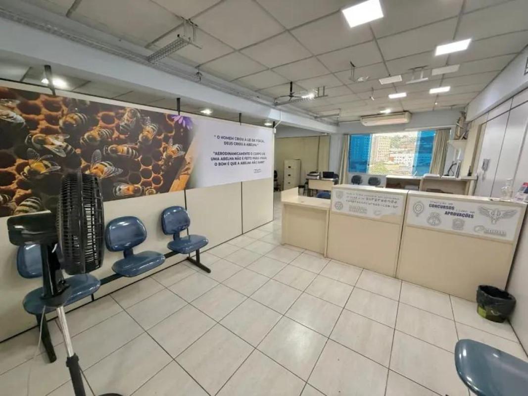 Sala, Liberdade, 0 Quarto, 3 Vagas