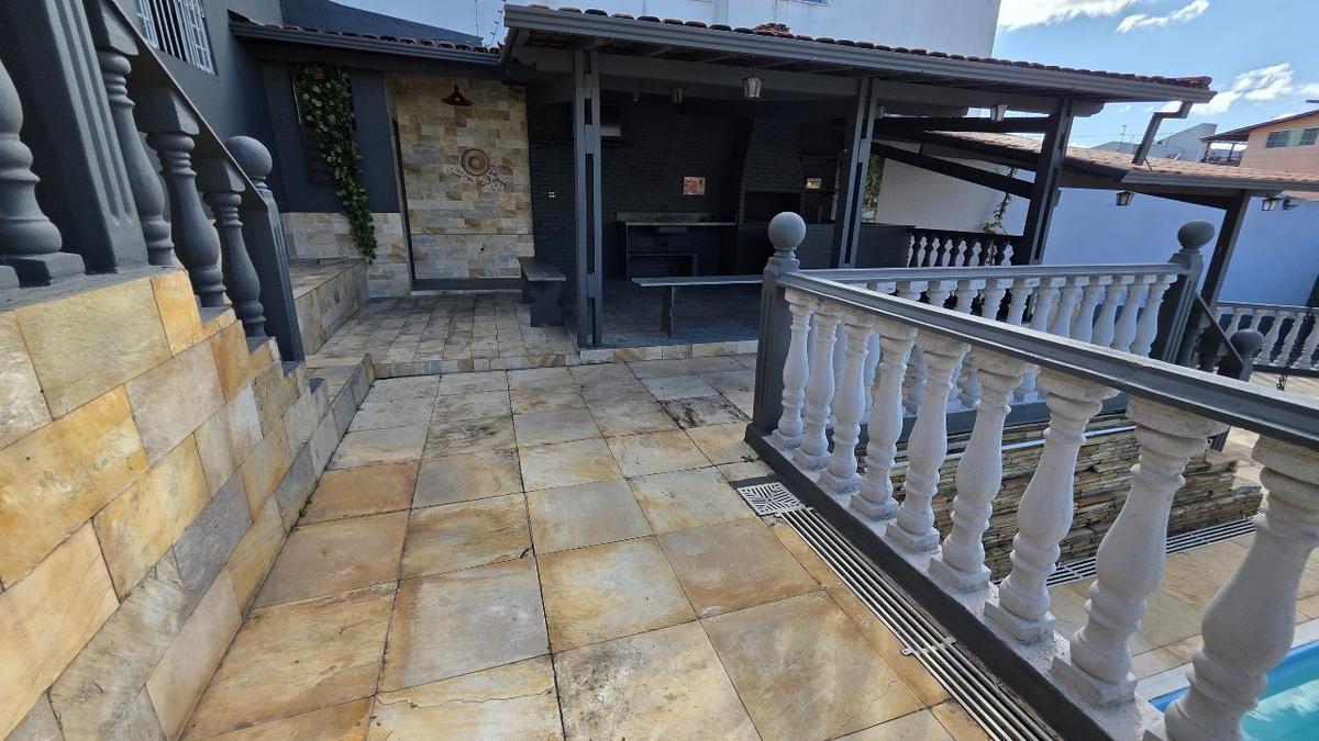 Casa, Jardim Leblon, 2 Quartos, 5 Vagas, 1 Suíte