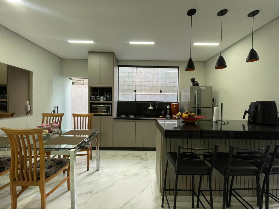 Casa, Santa Efigênia, 3 Quartos, 2 Vagas, 1 Suíte