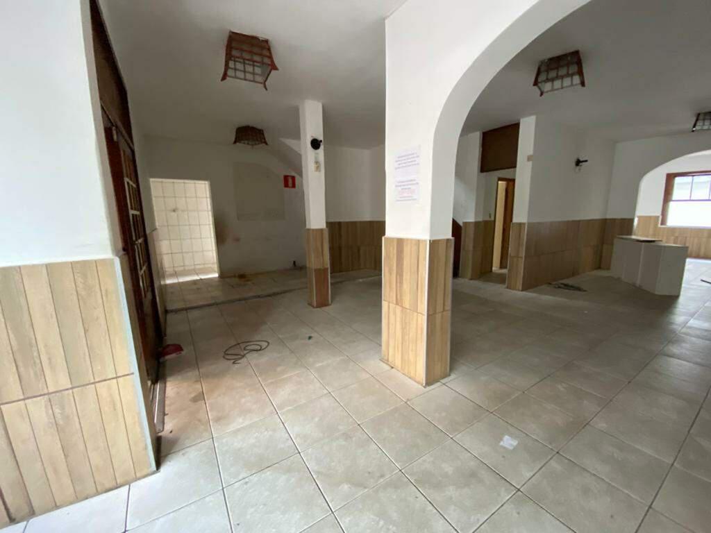Casa Comercial, Funcionários, 0 Quarto, 0 Vaga