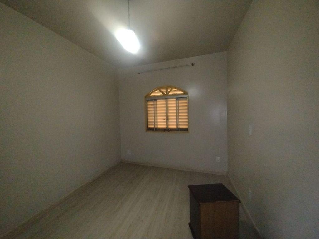 Prédio, Centro, 0 Quarto, 0 Vaga