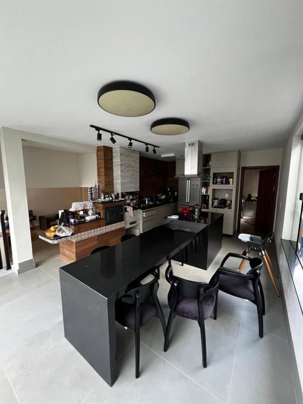 Casa, Centro, 4 Quartos, 2 Vagas, 4 Suítes